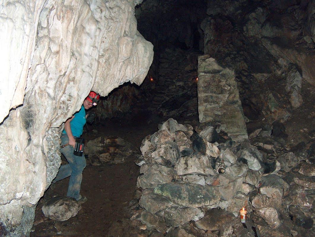 Indgang til grotte 3 mørke del.jpg
